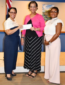 Ministry of Community Affairs’ Cheque for Circle of Love Event